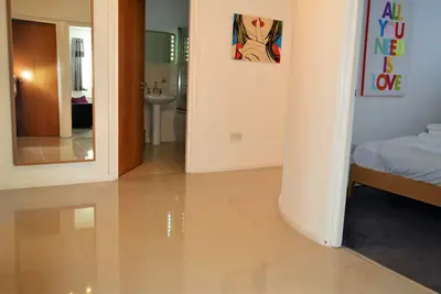 Image de Moderne 3 Lit 2 Salle de bain Appartement Familial Vue Sur La Ville 98 m2 Parking Gratuit & Wifi
