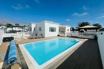 Image de Villa Marina Deniz avec piscine privée chauffée + billard + air conditionné *