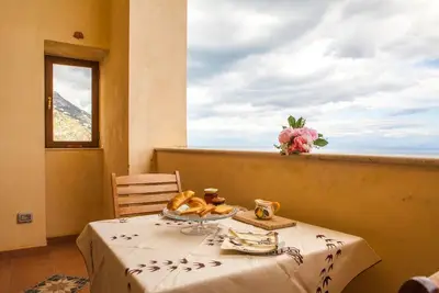 Image de Villa avec large vue mer sur la cĂ´te amalfitaine