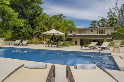 Image de Une villa de 4 chambres avec piscine privée et à 2 minutes à pied de la plage - Great Value