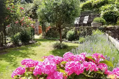 Image de Appartement en bord de rivière avec jardin ensoleillé sur le port de Dinan
