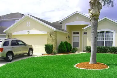 Image de Villa de 4 chambres avec piscine privée donnant sur le golf et près de Disney!