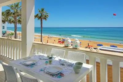 Image de Beachfront Villa- Unique Spot- 6 People- Renovated 2018 - Old town- Albufeira
