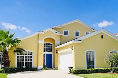Image de Vue directe sur le lac, piscine privée orientée sud, bain à remous, salle de jeux, lit à baldaquin
