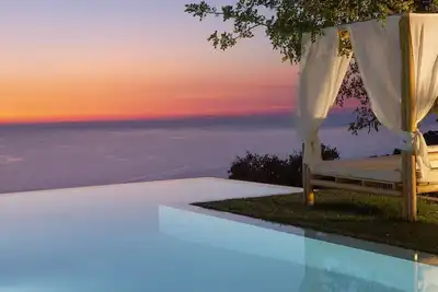Image de Villa de luxe avec vue sur la mer, à proximité du célèbre Porto Katsiki