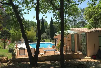 Studio grand confort climatisé - piscine 6m/12 + pool house, exclusif locataire