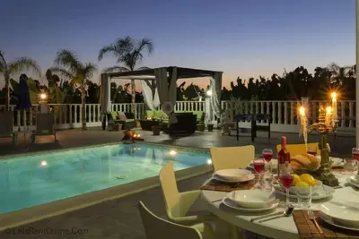 Image de 5 Bed, 5 Bath Villa with Private Pool in Affluent Residence of Sea Caves