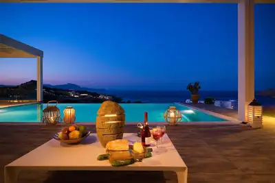 Image de Exceptionnelle villa de 4 chambres et 5 salles de bain avec vue sur la mer, à quelques minutes de Lindos.