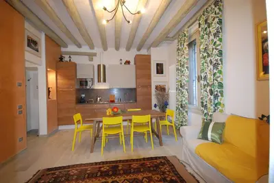 Image de Grand Appartement Avec Une Cour PRIVÉE