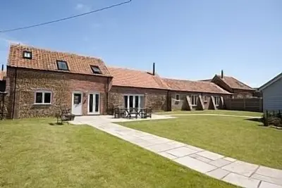 Image de Conversion de grange avec confort de luxe et bel emplacement côtier