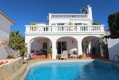 Image de Nerja: Villa de luxe avec piscine privée près de la plage, Wifi inclus