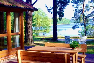 Image de Votre belle maison au bord du lac avec cheminée, sauna et superbe vue sur le lac! Avec borne de recharge électronique