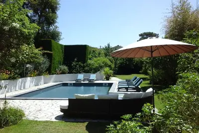 Image de Villa grand confort avec piscine sud chauffée, jardin, proche plages, calme.