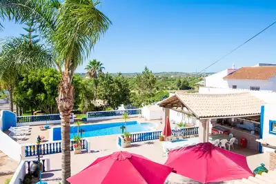 Image de Villa rurale avec piscine à 10 minutes de la plage