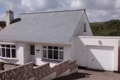 Cottage dans un emplacement balnéaire recherché avec parking - Nouvelle Terrasse / Wifi Gratuit