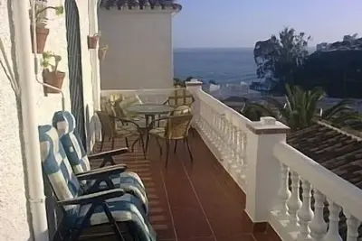 Image de Appartement moderne, spacieux et bien équipé avec vue sur la mer et la montagne