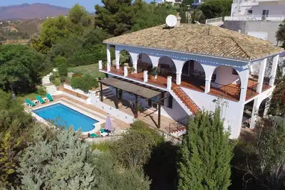 Image de Spacieuse villa familiale de 5 chambres et 5 salles de bains
