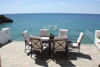 Maison Sur Une Falaise, 30 M Plage, Tv, Wifi, Parking Et Piscine