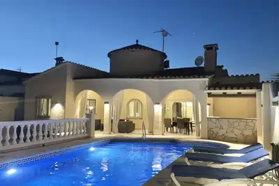 Image de Villa De Standing Avec Piscine Et Amarre Privees, Wifi
