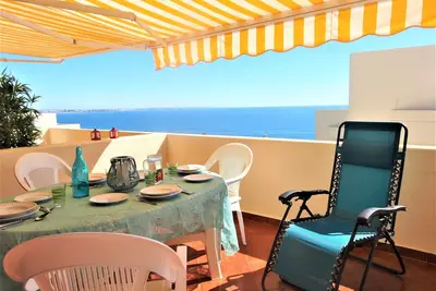 Image de Copropriété avec accès direct à la plage, avec piscine et excellente vue mer