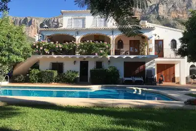 Image de Villa avec piscine privée située dans le magnifique parc national du Montgo Mountain