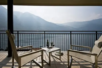 Image de Penthouse avec vue panoramique sur le lac, piscine partagée