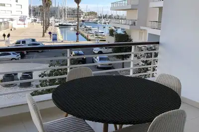 Image de Luxueux appartement au bord de l'eau au coeur de la marina