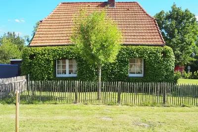Image de Cottage directement sur la digue avec sauna de jardin avec un grand jardin <br><br><br><br><br>