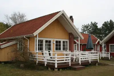 Image de La maison est située à droite sur le bord du parc national de Müritz