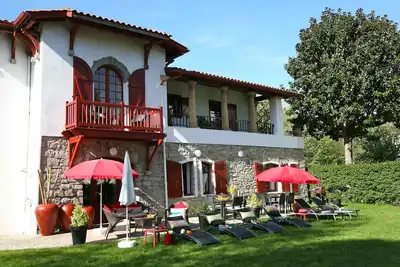 Belle villa 4****, à 300 m plage, 12 personnes, avec vue sur la baie, jardin