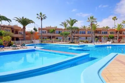 Bel appartement rez de chaussée Sur Las Dunas Résidentiel, Corralejo. Patio privé