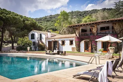 Image de House with pool, 20. 000 m2 garden private and close to the beach for 18 people