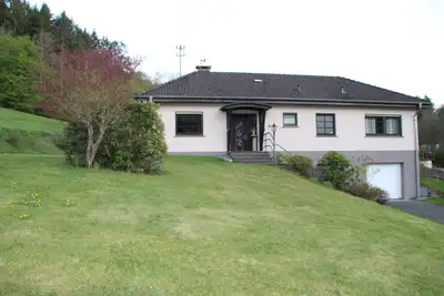 Image de grande maison en lisière de forêt, 5 chambres. , Wlan, max. 10 personnes, garage, vélos