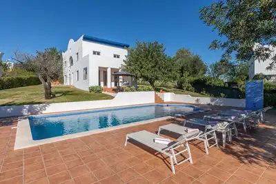 Image de Villa de luxe avec piscine privée, climatisation, wifi et terrasses avec vue mer