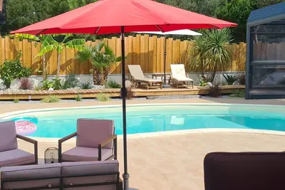 Image de Villa avec piscine chauffée, 3 minutes à pied des superbes plages, billard
