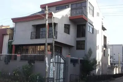 Image de Maison d'hôtes dans une ville nouvellement prospère de Lebu Mebrat Haile (Musica bet sefer)