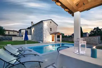 Image de Belle maison en pierre d'Istrie rénovée avec piscine