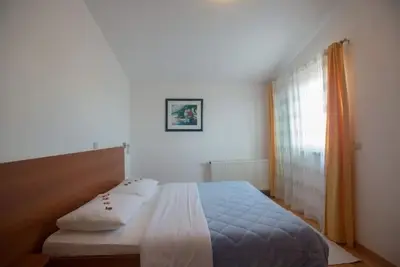 Image de Chambre dans Novalja avec Balcon, Climatisation, Wifi (3764-2)