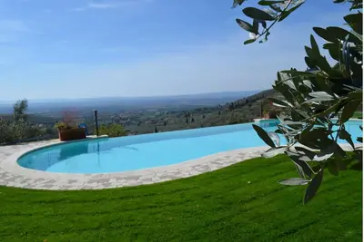 Image de Maison en pierre en position panoramique près d'Arezzo, piscine privée avec cascade, idéale pour 2 f