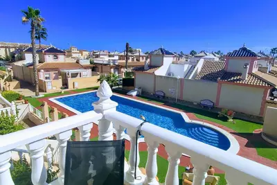 Image de Flamingo Hills 2 Appartement 3 Br, piscine, terrasse, air, satellite, WiFi, vue sur la mer