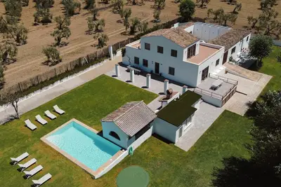 Image de Finca El Lobito 20. 000m2 d'oliveraie, vues incroyables à 10 minutes du centre-ville