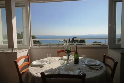 Image de ’’Appartement lumineux à Split, terrasse panoramique avec magnifique vue sur mer et montagne, wi-fi et parking gratuit-, 2 min. des plages.