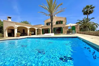 Image de Es Serral - villa avec piscine privée, terrasse, jardin et vue mer - Wif Gratuit