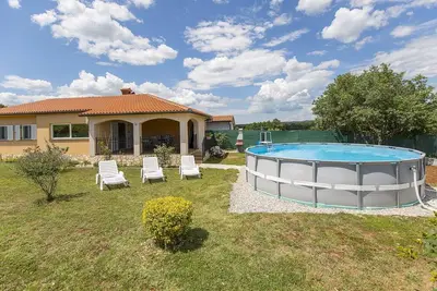 Image de Maison de vacances Rea avec piscine hors sol près de Labin, familial