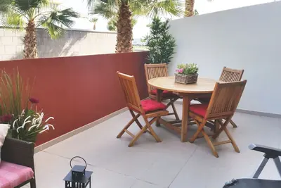 Image de Pratique, lumineux, convivial, WiFi, piscine, proche de la plage, tout était disponible