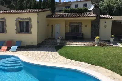 Image de Beautiful house surrounded by an idyllic garden with salt water pool.