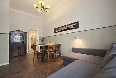 Grand appartement avec deux salles de bains dans une rue calme du Prenzlauer Berg