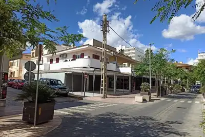 Appartement moderne de 3 pièces au centre. À seulement 50 mètres de la plage!