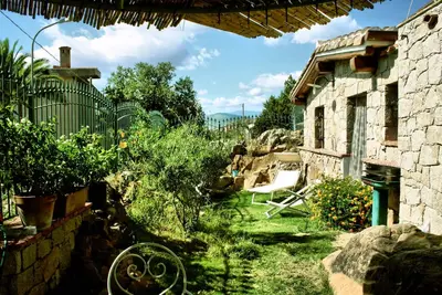 Image de Villino con giardino esclusivo a 200mt dalla spiaggia. Vista mare e montagna.