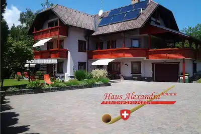 Image de confortable studio de style chalet, incl. Parking, WiFi et bien plus encore.